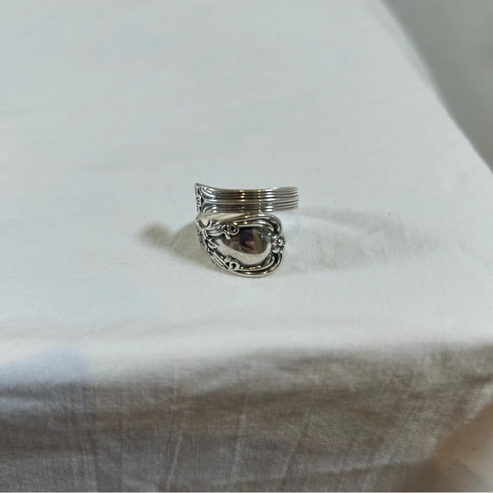 Vintage 1990s Avon Sterling Silver Spoon Ring w/ Floral Details Adjustable - Picture 8 of 9